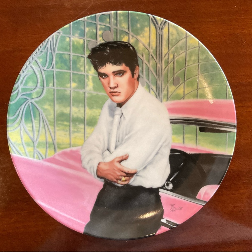 Bradford Exchange Collectible Plate - Elvis at the Gates of Graceland
